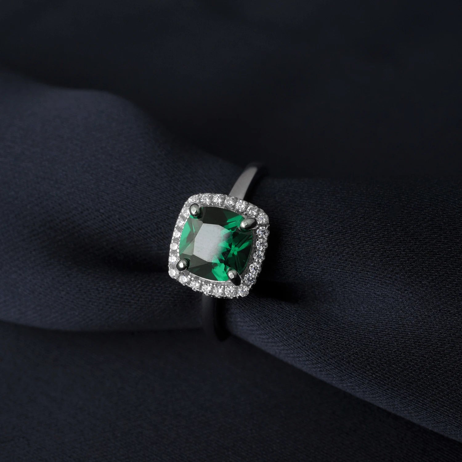 Glory Emerald Ring